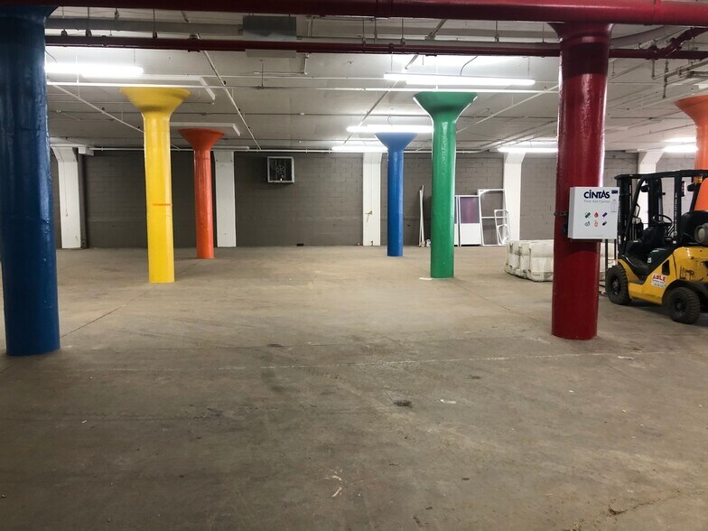 More Photos Of 53-06 Grand Ave, Maspeth Warehouse For Lease
