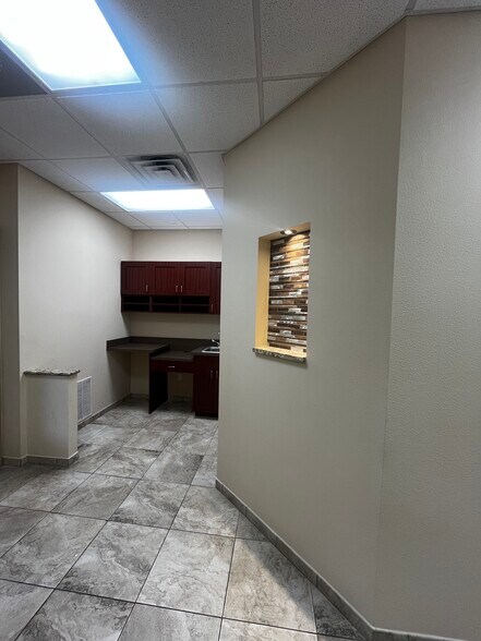 More Photos Of 2320 North Blvd W, Davenport Medical For Lease