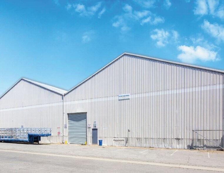 More Photos Of 25750 Springbrook Ave, Santa Clarita Warehouse For Lease
