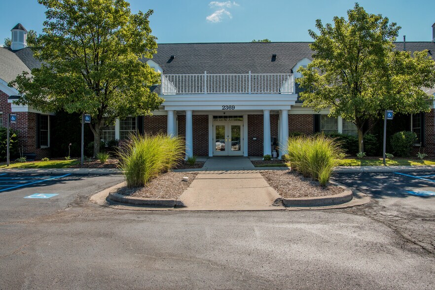 More Photos Of 2369 Woodlake Dr, Okemos Medical For Lease