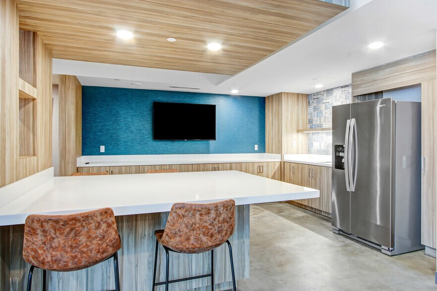 More Photos Of 6625 Reseda Blvd, Reseda Apartments For Lease