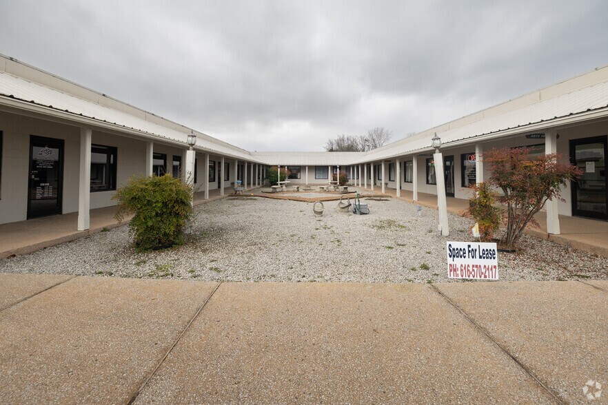Primary Photo Of 1225 S Congress Blvd, Smithville Storefront Retail Office For Lease