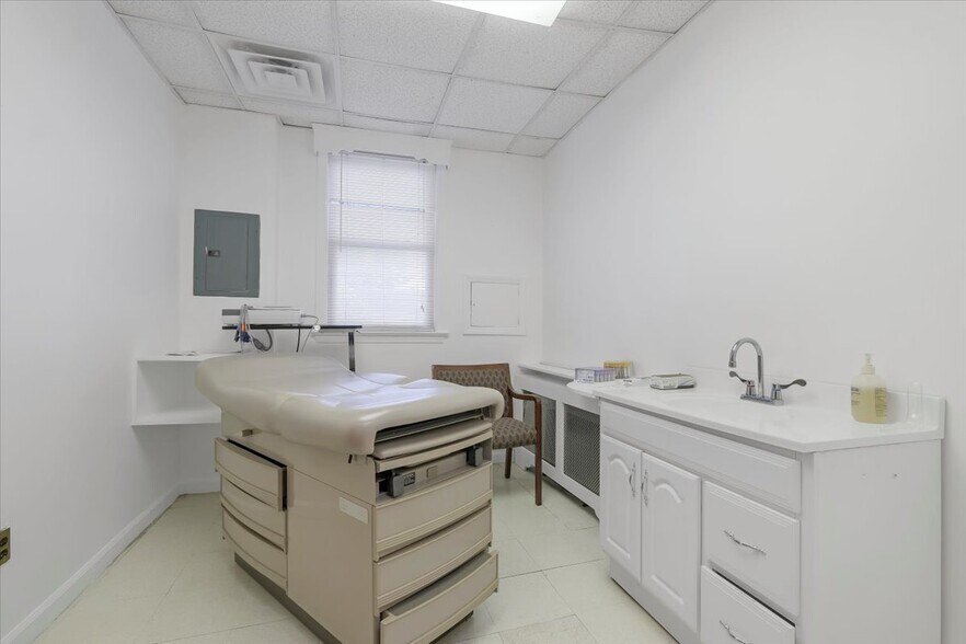 More Photos Of 100 S Highland Ave, Ossining Office For Sale