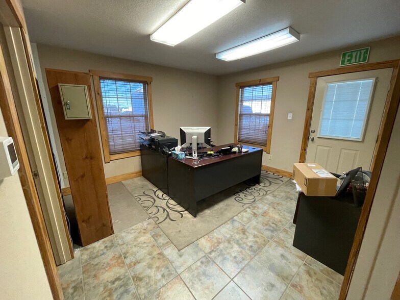 More Photos Of 6420 S US Highway 377, Stephenville Manufacturing For Lease