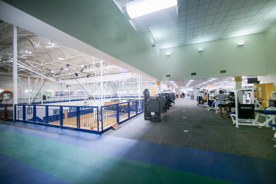 More Photos Of 3660 Guion Rd, Indianapolis Medical For Lease