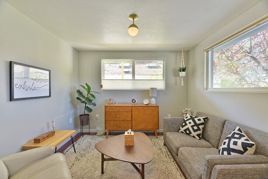 More Photos Of 993 Siskiyou Blvd, Ashland Office For Sale