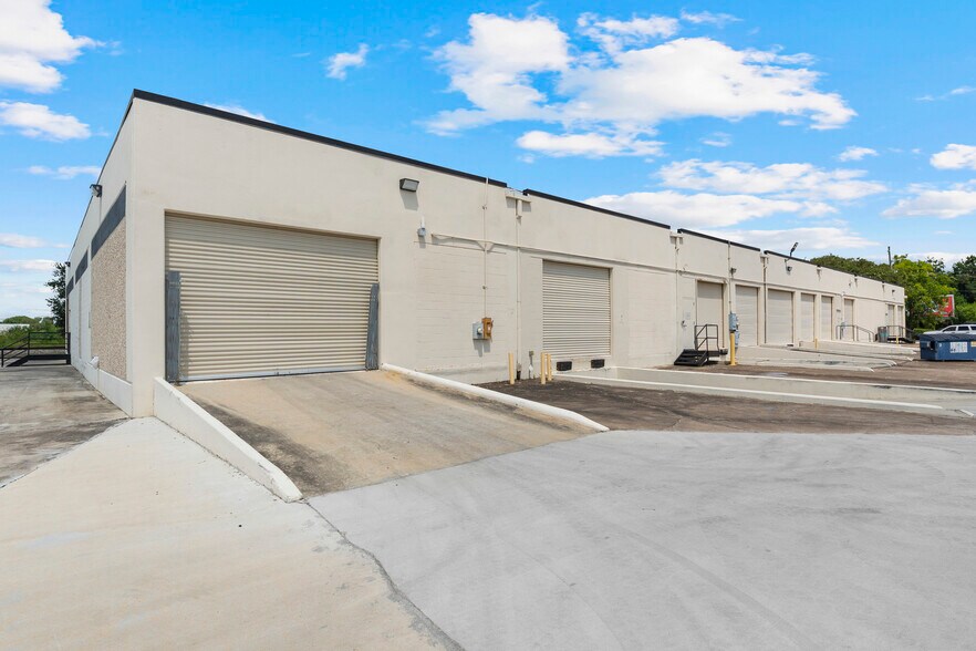 More Photos Of 4025 Willowbend Blvd, Houston Unknown For Lease