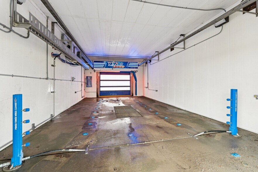 More Photos Of 630 W Elkhorn St, Arlington Freestanding For Sale