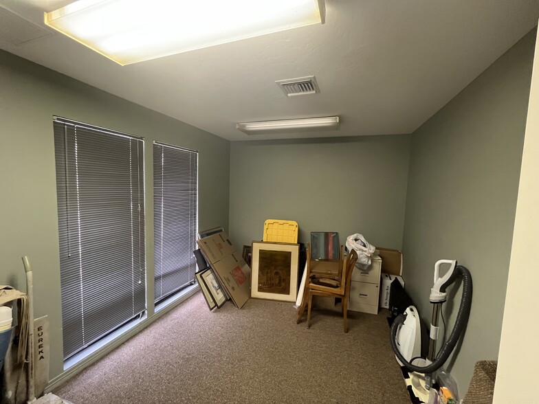 More Photos Of 12734 Kenwood Ln, Fort Myers Medical For Lease