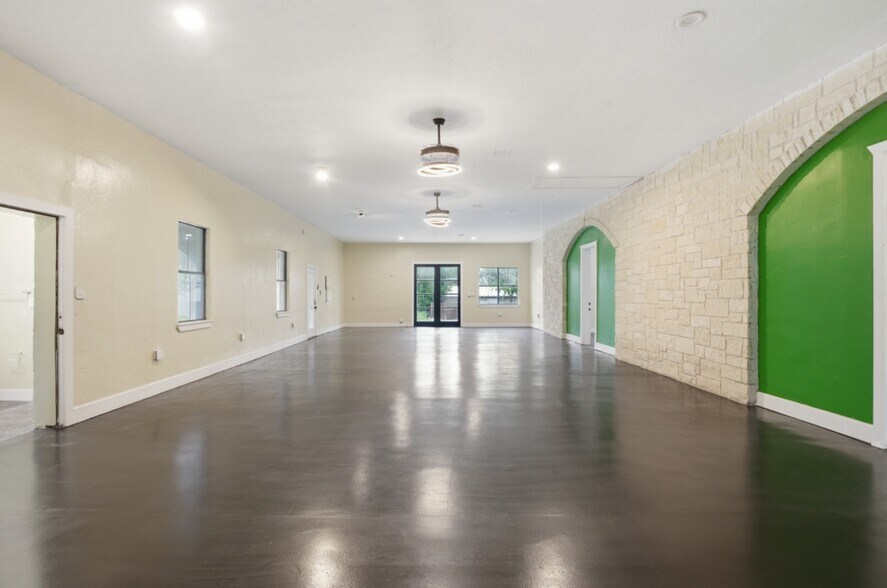 More Photos Of 17621 Stacey Ln, Lago Vista Lodge Meeting Hall For Lease