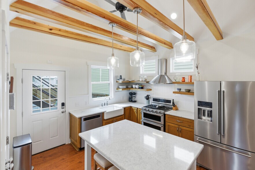 More Photos Of 119 N Davis St, Southport Hospitality For Sale