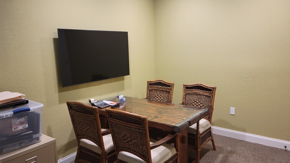 More Photos Of 473 S Indiana Ave, Englewood Coworking Space