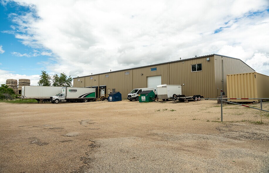 More Photos Of 211 2nd Av N, Stonewall Flex For Sale