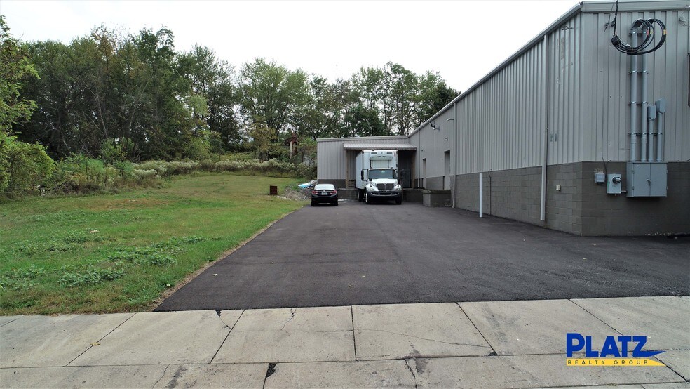 More Photos Of 107 N Hine St, Youngstown Industrial For Sale