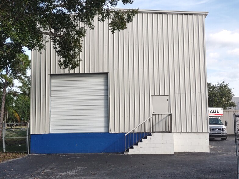 More Photos Of 8350 S Us-1 Hwy, Port Saint Lucie Self Storage For Lease