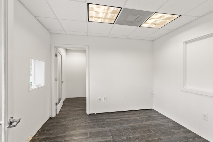 More Photos Of 3075 NW South River Dr, Miami Storefront Retail Office For Lease