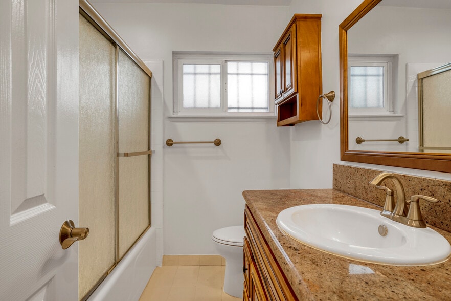 More Photos Of 525 N Sweetzer Ave, Los Angeles Apartments For Sale