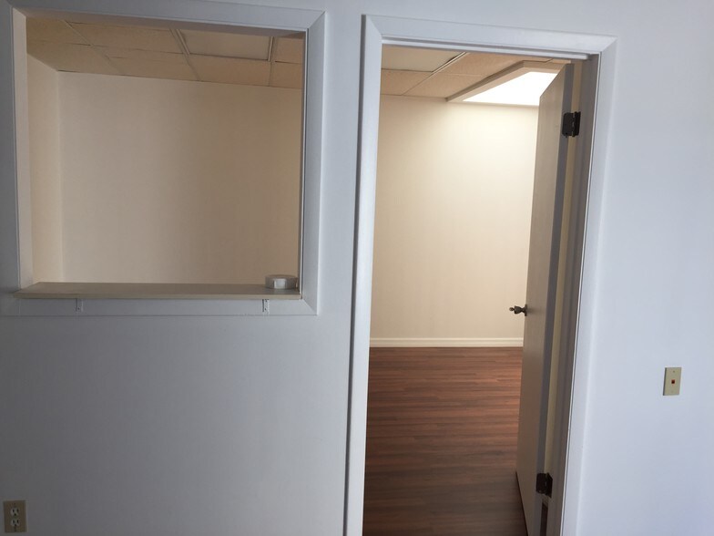 More Photos Of 6238 Presidential Ct, Fort Myers Medical For Sale