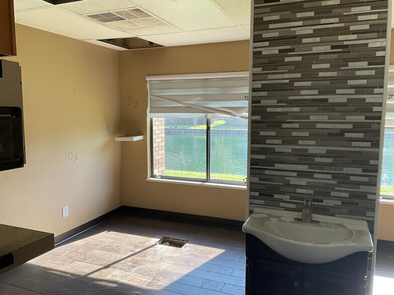 More Photos Of 1409 Kingsley Ave, Orange Park Medical For Sale