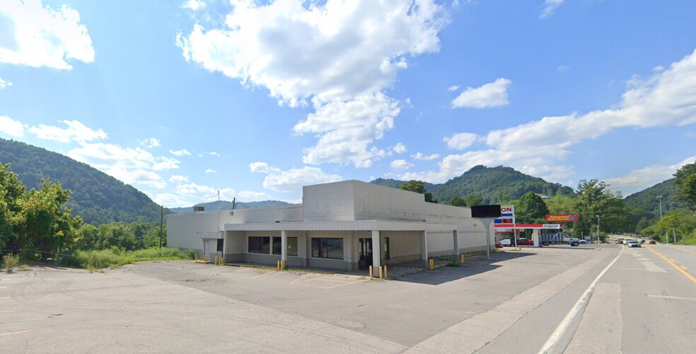 More Photos Of 5548 E DuPont Ave, Cedar Grove Supermarket For Lease