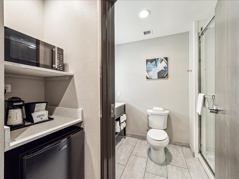 More Photos Of 21119 Interstate 45, Spring Hotel For Sale