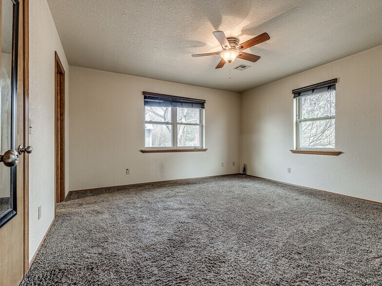 More Photos Of 980916 S Highway 18, Chandler Industrial For Sale