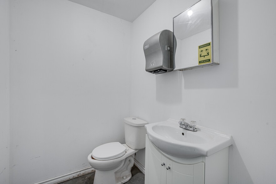 More Photos Of 19 Terry Fox Dr, Vankleek Hill Manufacturing For Sale