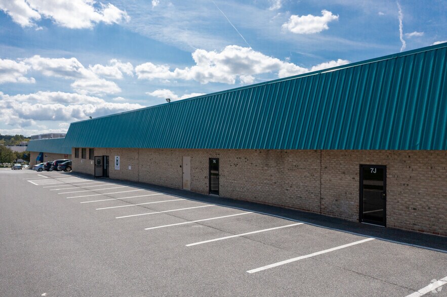 More Photos Of 7 W Aylesbury Rd, Timonium Unknown For Lease