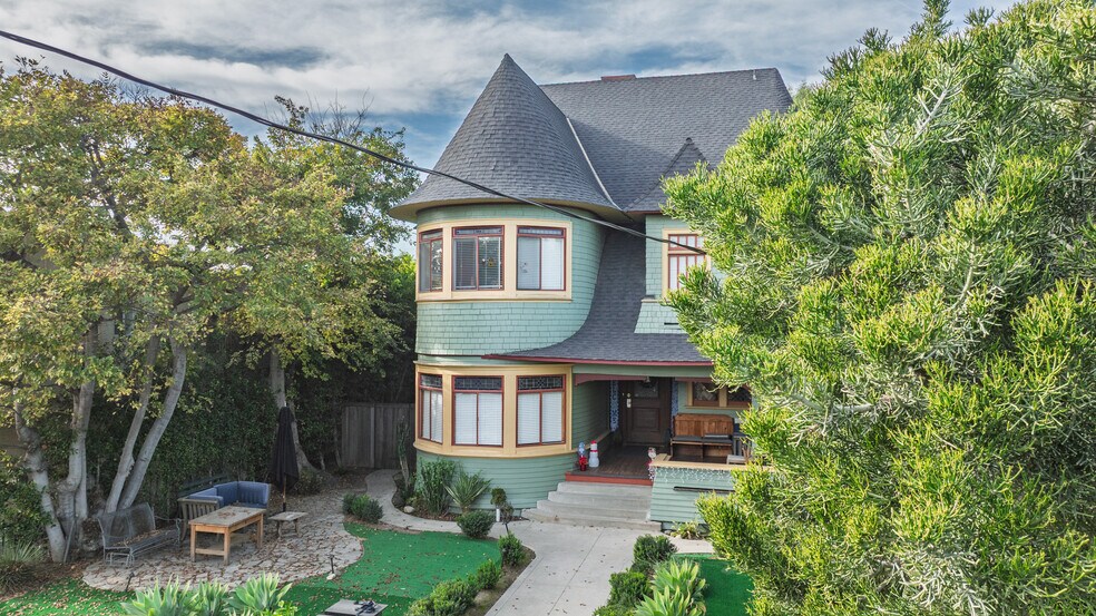 More Photos Of 2325 Portland St, Los Angeles Apartments For Sale