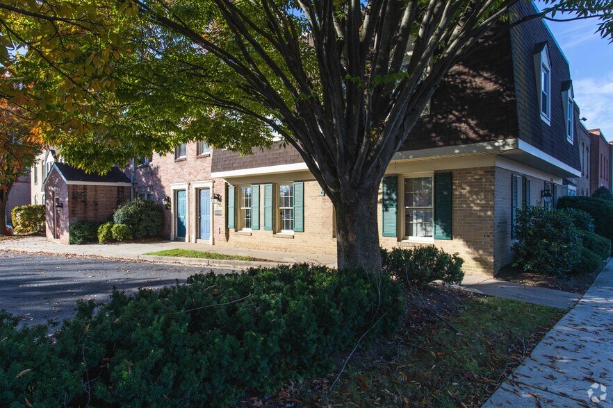 More Photos Of 15720-15754 Crabbs Branch Way, Rockville Showroom For Lease