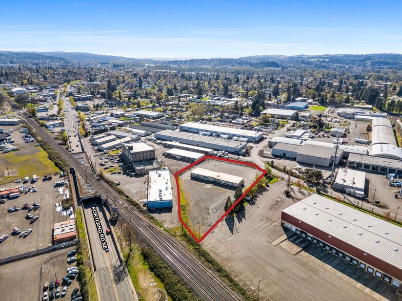 More Photos Of 3010-3012 Industrial Way NE, Salem Distribution For Lease