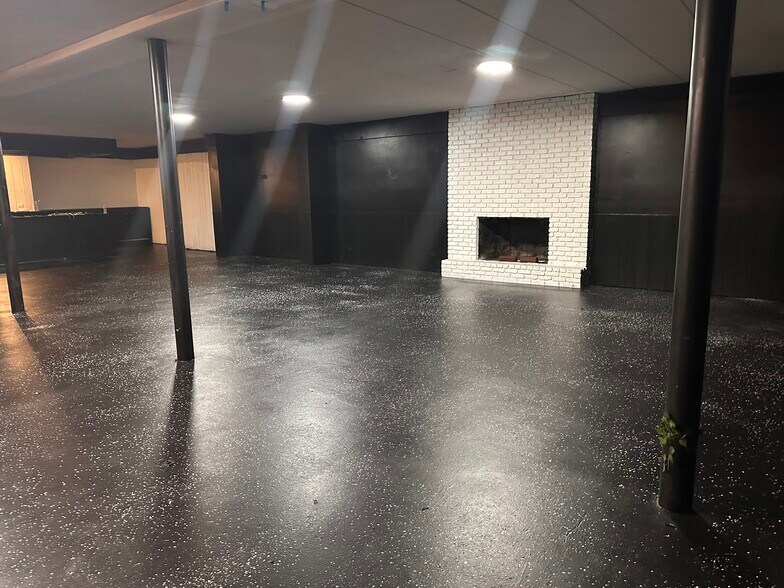 More Photos Of 8350 S 88th Ave, Justice Restaurant For Sale