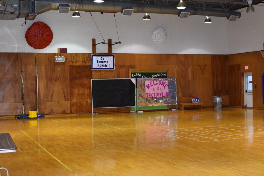 More Photos Of 209 Tracy Creek Rd, Vestal Township Warehouse For Sale