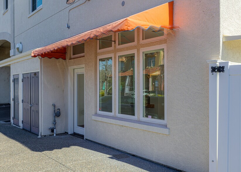 More Photos Of 220 Windsor River Rd, Windsor Apartments For Sale