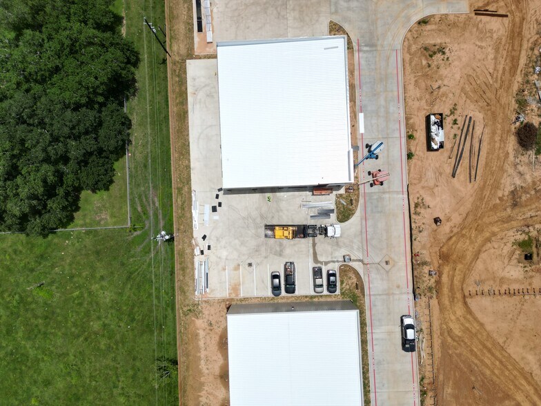 More Photos Of 1655 S Cherry St, Tomball Manufacturing For Sale