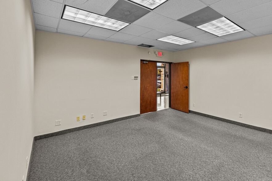 More Photos Of 901 Waterfall Way, Richardson Office For Sale