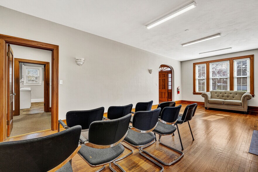 More Photos Of 5034 Williamson Rd NW, Roanoke Office For Lease