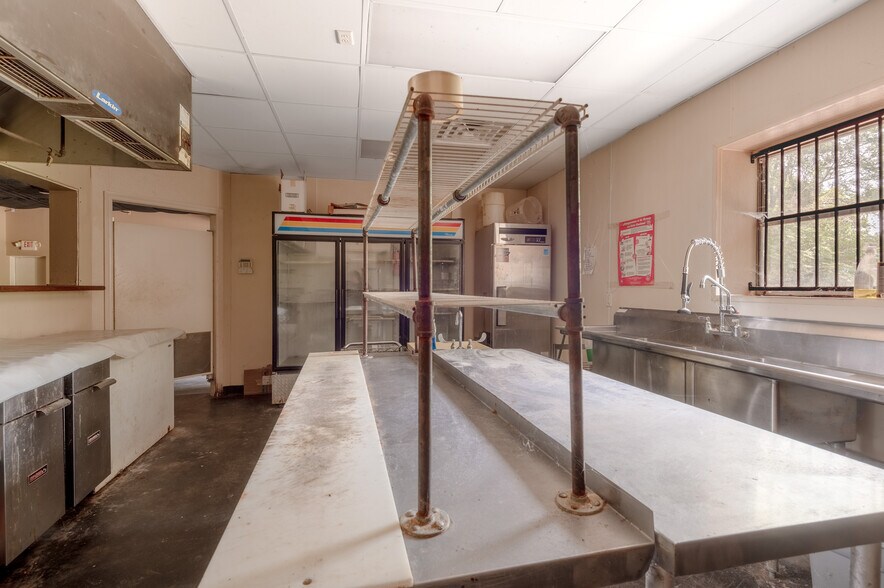 More Photos Of 614 Highway 190, Huntsville Restaurant For Sale