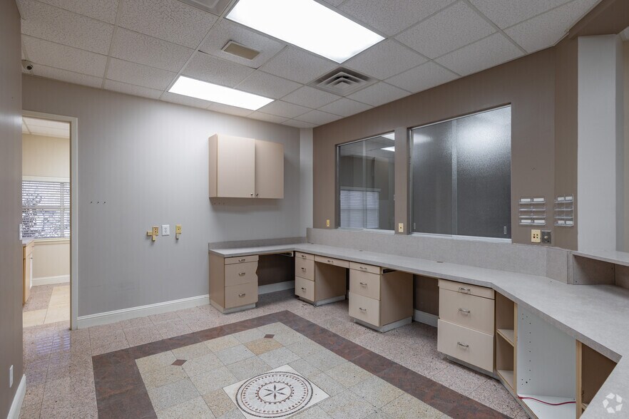 More Photos Of 2101 S Loop 336 W, Conroe Office For Sale