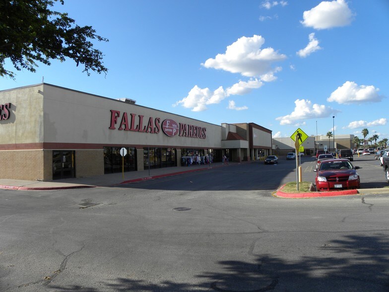 Primary Photo Of 455 S Bibb Ave, Eagle Pass General Retail For Lease