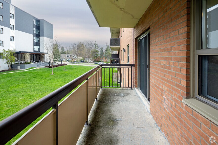 More Photos Of 143 Main St S, Brampton Apartments For Sale