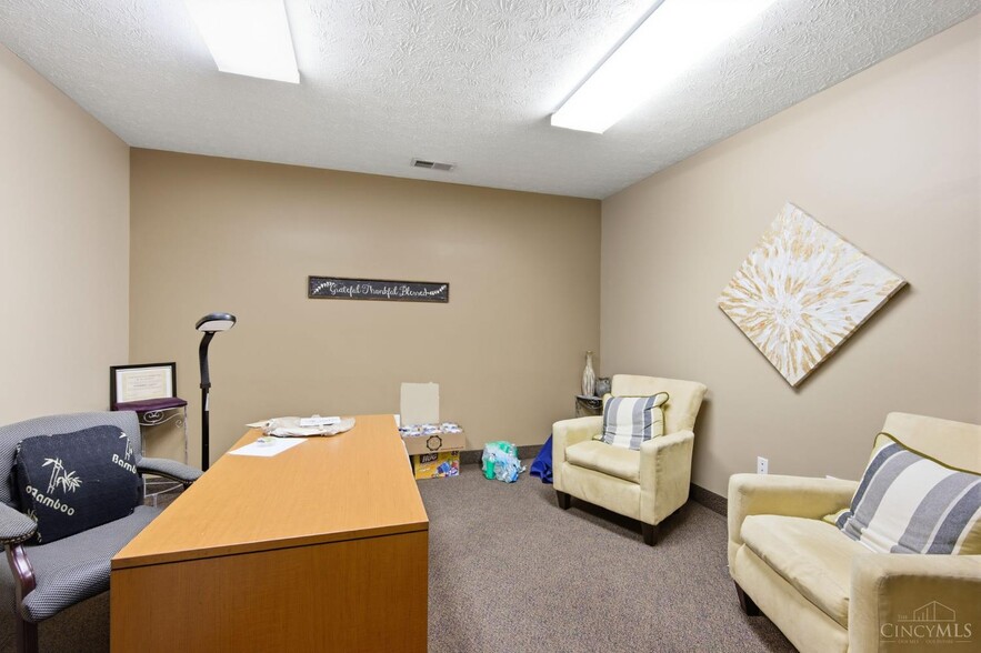 More Photos Of 810 N Broadway St, Lebanon Religious Facility For Sale