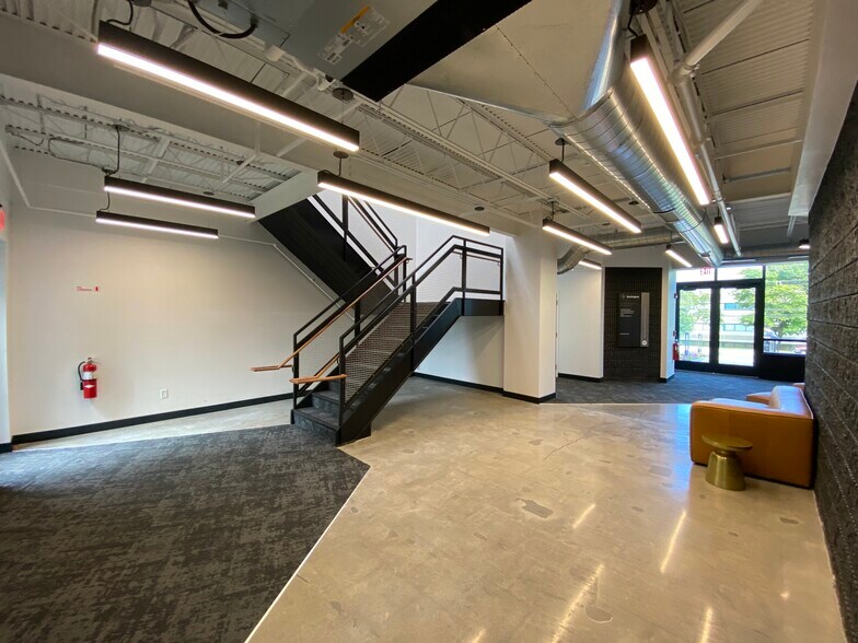 More Photos Of 99 S Bedford St, Burlington Unknown For Lease