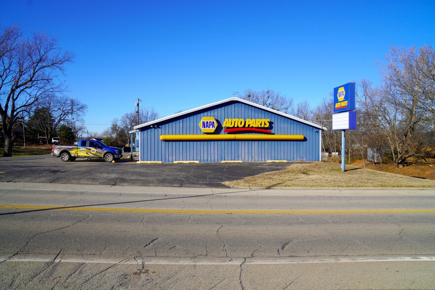 More Photos Of 106 W 3rd St, Chandler Auto Repair For Sale