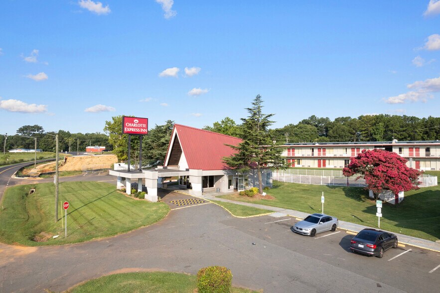 More Photos Of 1240 S Lucky Penny St, Charlotte Hotel For Sale