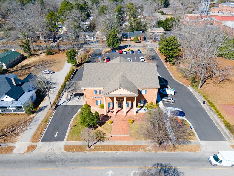 More Photos Of 505 S Main St, Laurinburg Bank For Lease