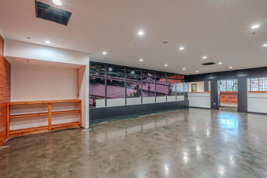 More Photos Of 4840 Hatch Blvd, Muscle Shoals Restaurant For Sale