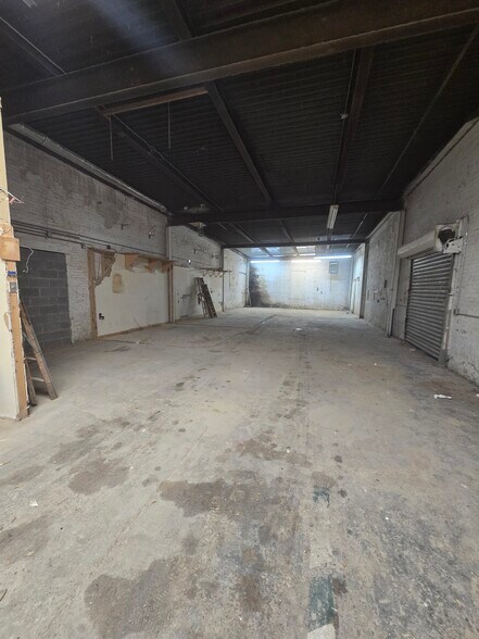 More Photos Of 19 W 9th St, Brooklyn Warehouse For Lease