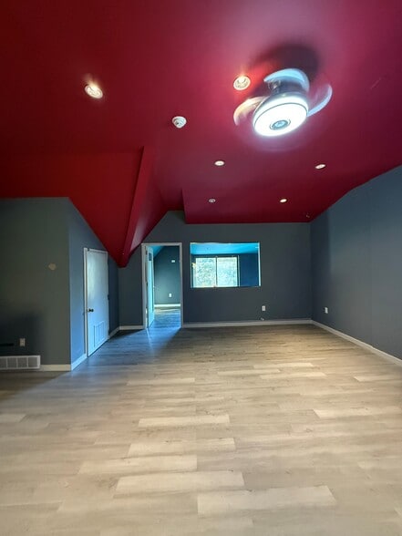 More Photos Of 4400 MacArthur Blvd NW, Washington Office For Sale