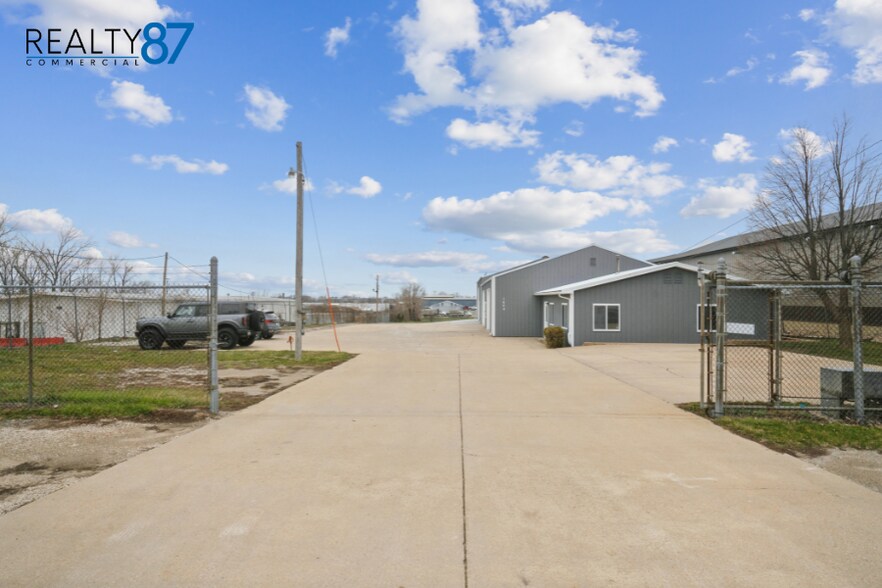 More Photos Of 1620 W Post Rd SW, Cedar Rapids Warehouse For Sale